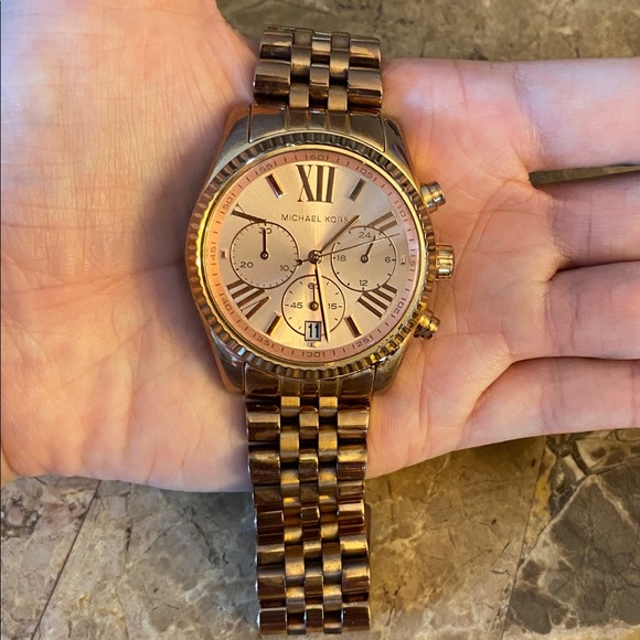 Rose gold MK watch with adjustable links and box - Picture 2 of 2